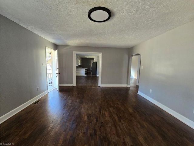 912 Friendly Road, Eden, NC 27288