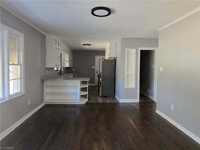 912 Friendly Road, Eden, NC 27288