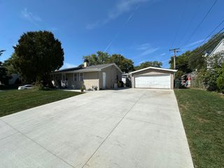 200 AMARILLO Drive, Carpentersville, IL 60110