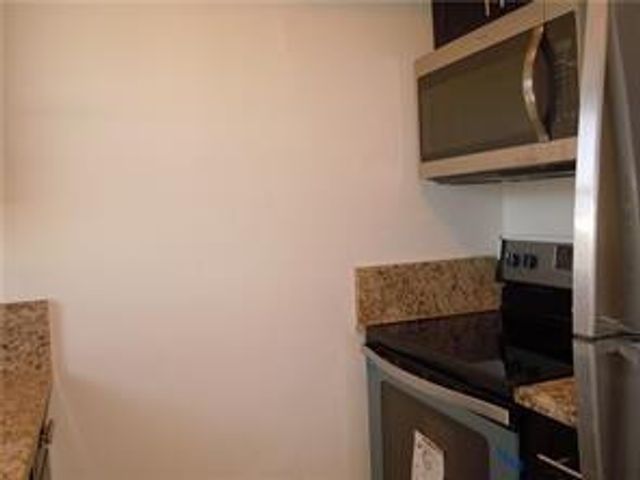 270 NE 40th Street 26, Oakland Park, FL 33334