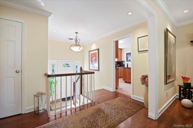 71 Cove Road, Huntington, NY 11743
