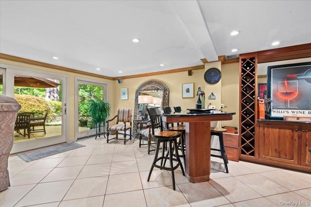71 Cove Road, Huntington, NY 11743