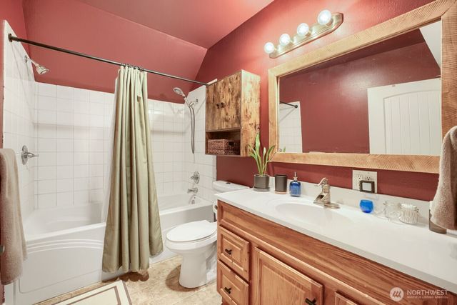1025 S Donovan Street, Seattle, WA 98108