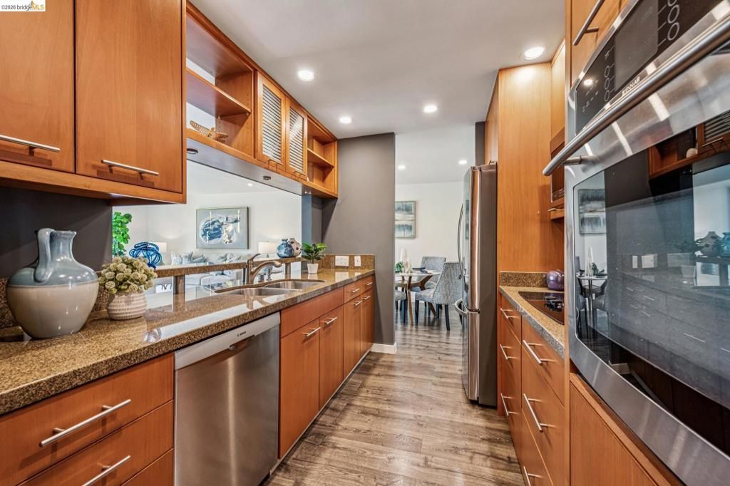 Image 10 of property listing at 811 York St 315, Oakland, CA 94610