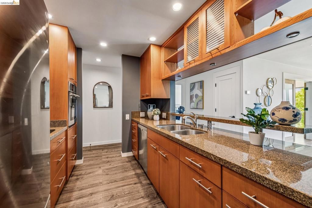 Image 11 of property listing at 811 York St 315, Oakland, CA 94610