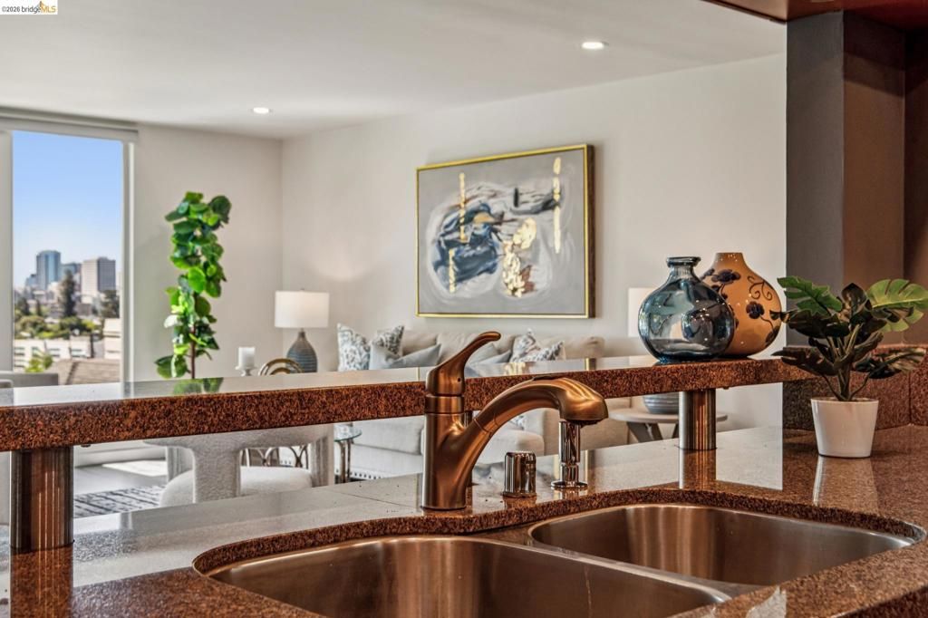 Image 13 of property listing at 811 York St 315, Oakland, CA 94610