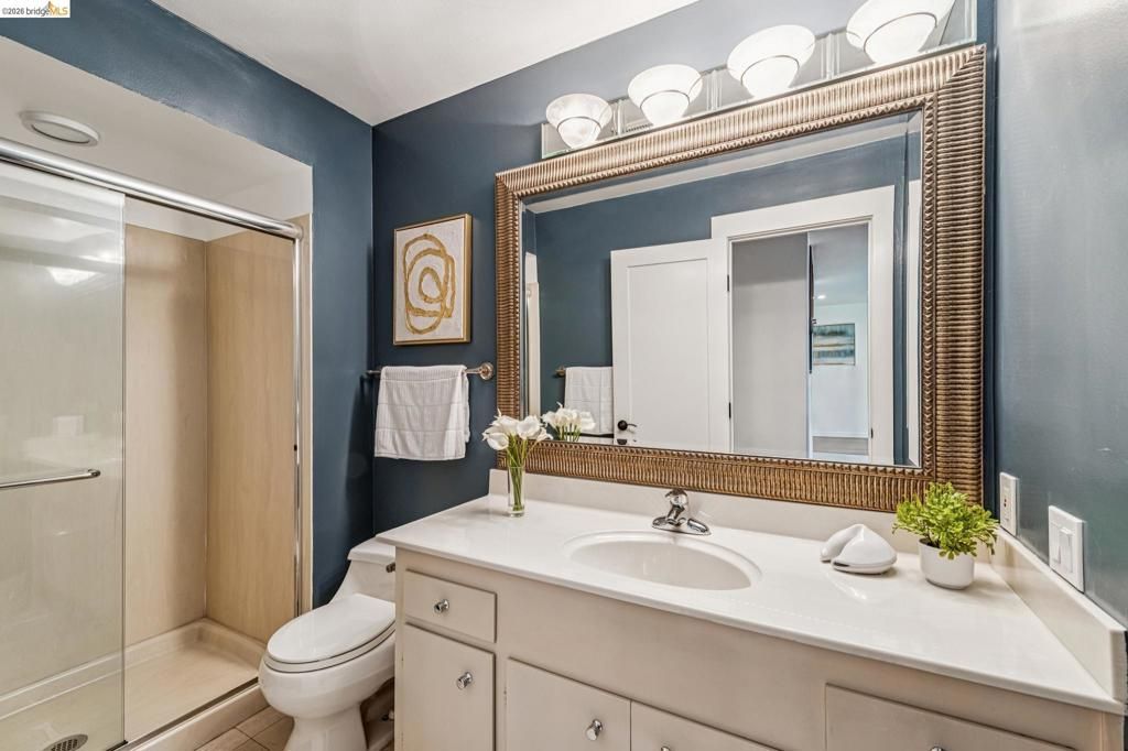 Image 14 of property listing at 811 York St 315, Oakland, CA 94610