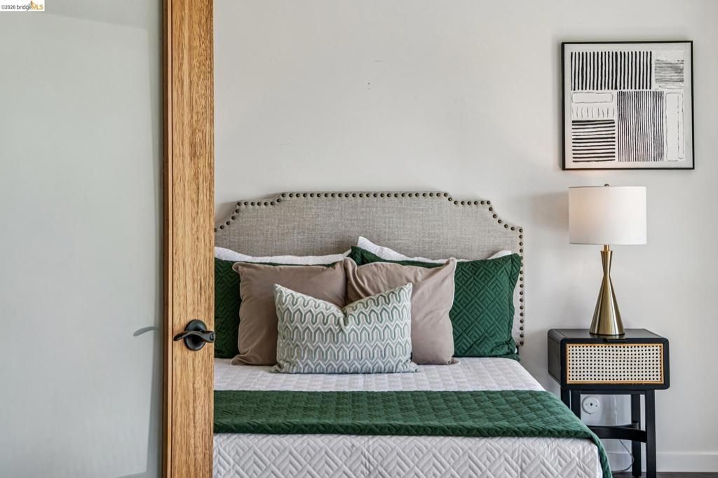 Image 15 of property listing at 811 York St 315, Oakland, CA 94610