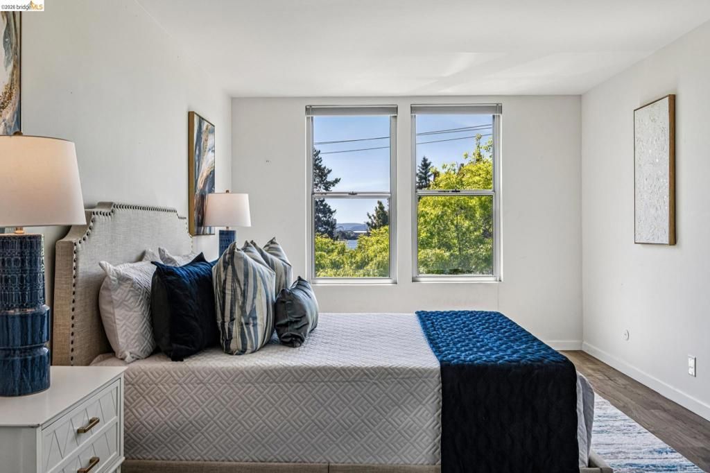 Image 20 of property listing at 811 York St 315, Oakland, CA 94610