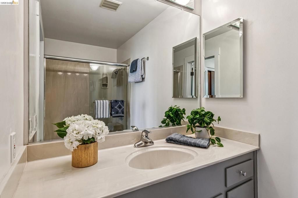 Image 22 of property listing at 811 York St 315, Oakland, CA 94610