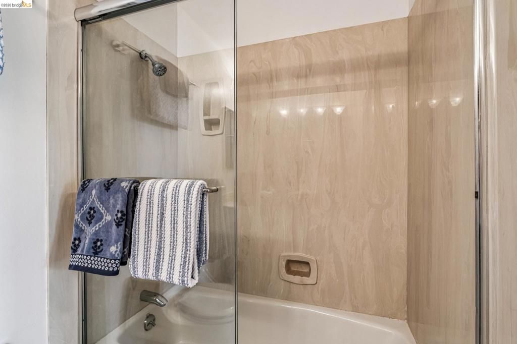 Image 23 of property listing at 811 York St 315, Oakland, CA 94610