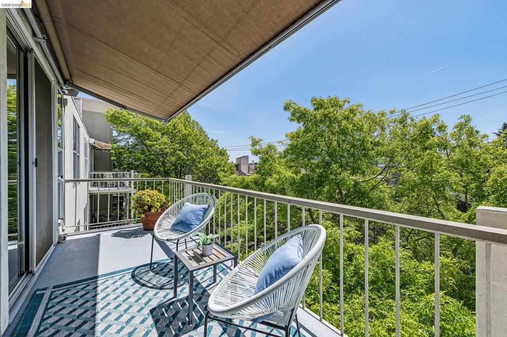 Image 26 of property listing at 811 York St 315, Oakland, CA 94610