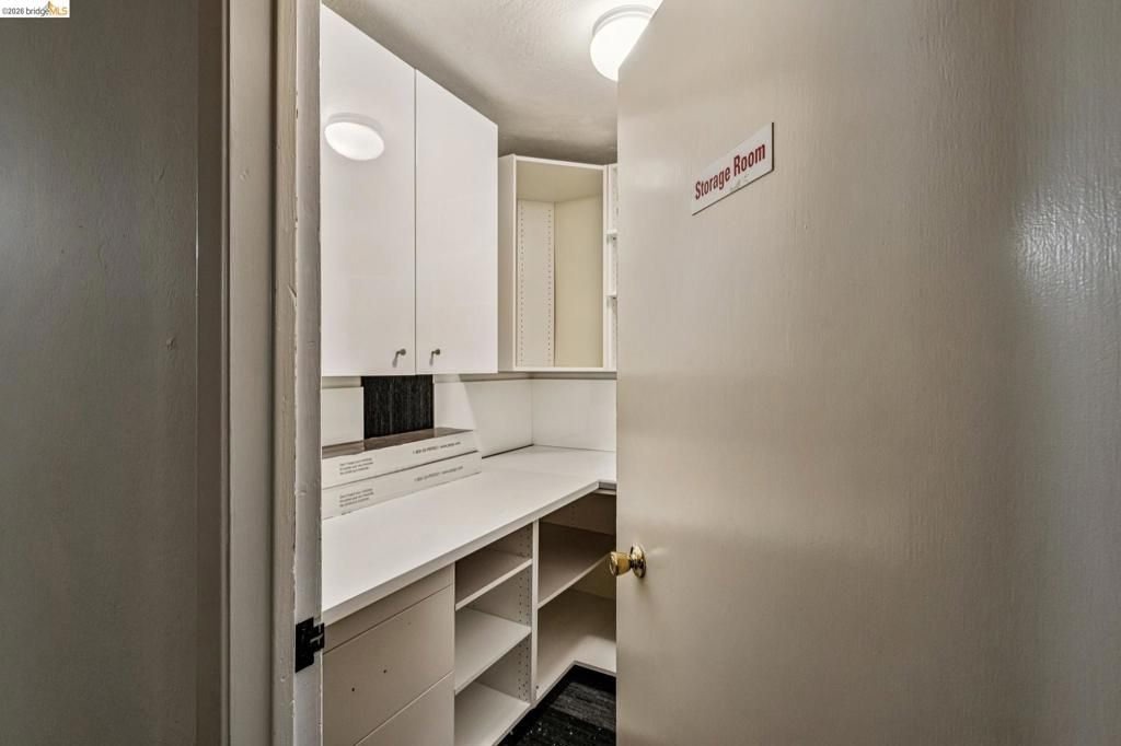 Image 27 of property listing at 811 York St 315, Oakland, CA 94610