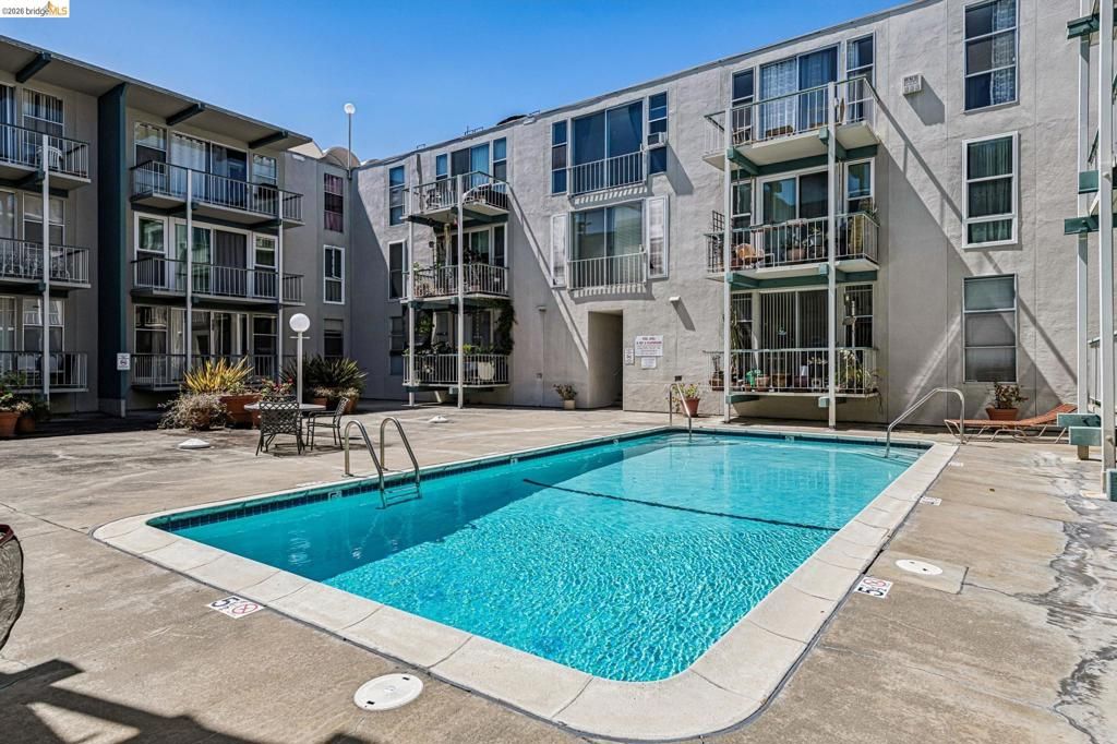 Image 29 of property listing at 811 York St 315, Oakland, CA 94610