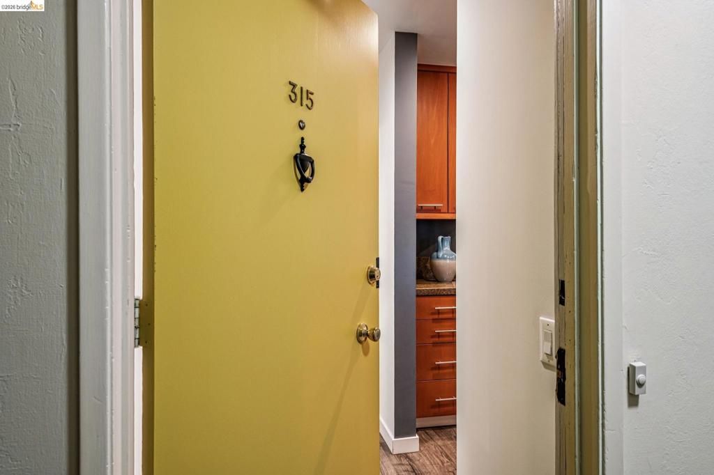 Image 3 of property listing at 811 York St 315, Oakland, CA 94610