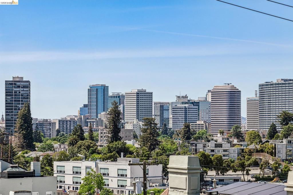 Image 31 of property listing at 811 York St 315, Oakland, CA 94610