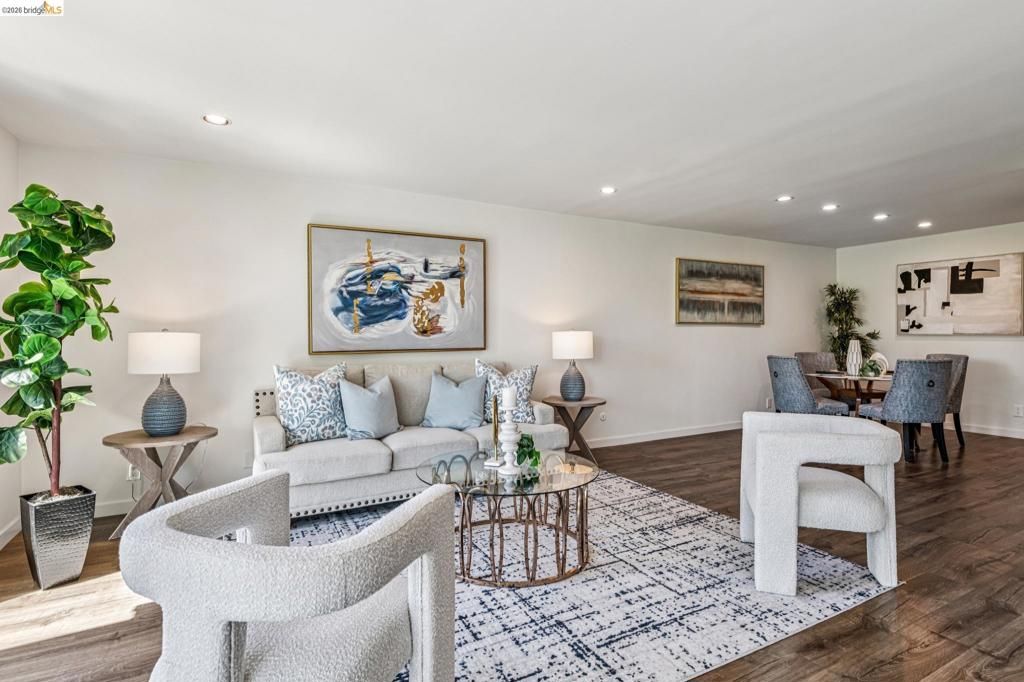 Image 5 of property listing at 811 York St 315, Oakland, CA 94610