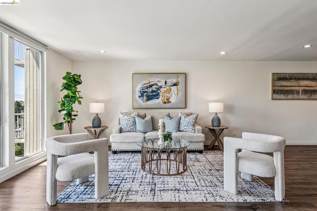 Image 6 of property listing at 811 York St 315, Oakland, CA 94610