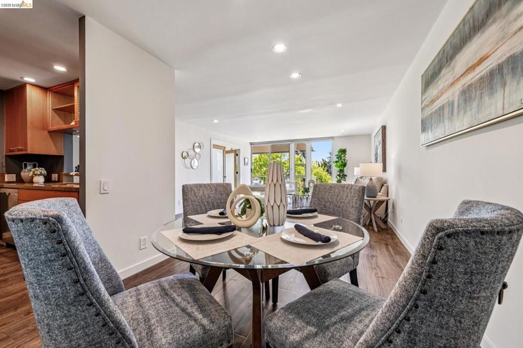 Image 8 of property listing at 811 York St 315, Oakland, CA 94610