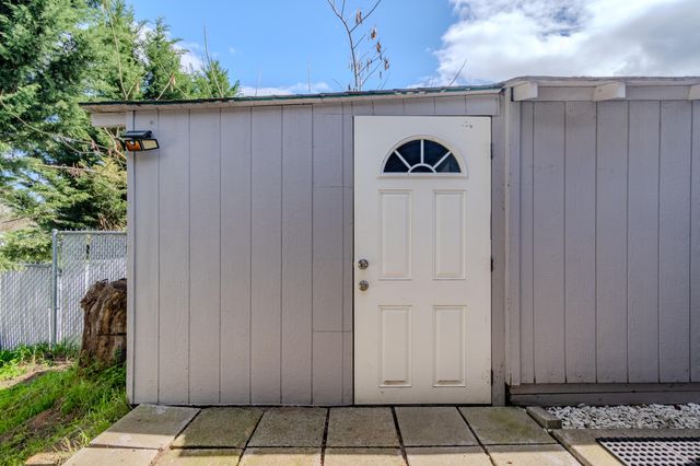 2552 Thorn Oak Drive SPC 9, Medford, OR 97501