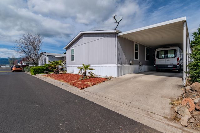 2552 Thorn Oak Drive SPC 9, Medford, OR 97501