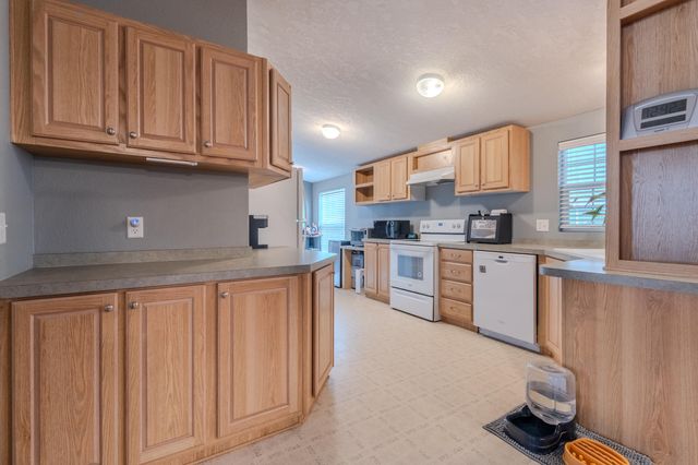 2552 Thorn Oak Drive SPC 9, Medford, OR 97501