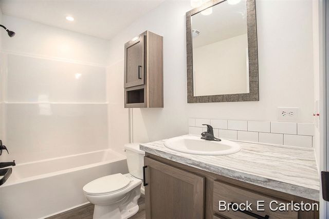 1283 E Ellis Road 19, Norton Shores, MI 49441