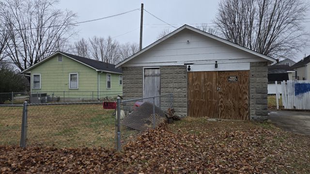 201 Walton Ave, Lafayette, TN 37083