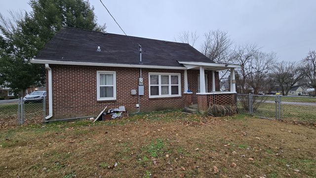 201 Walton Ave, Lafayette, TN 37083