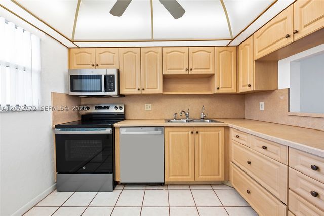 6890 Royal Palm Blvd 211H, Margate, FL 33063