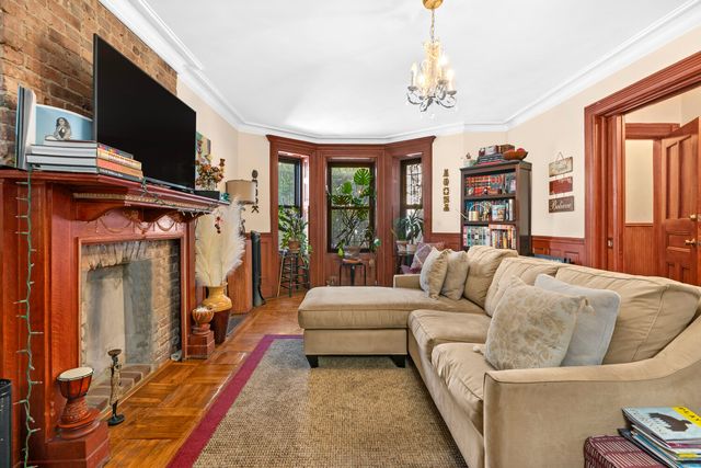 954 PARK Place, New York City, NY 11213