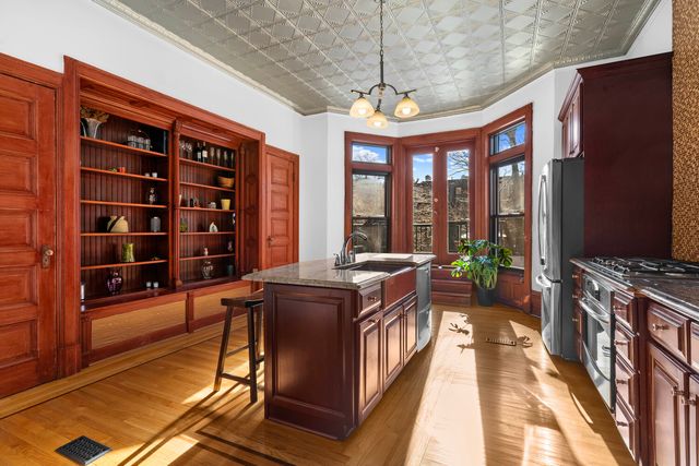 954 PARK Place, New York City, NY 11213