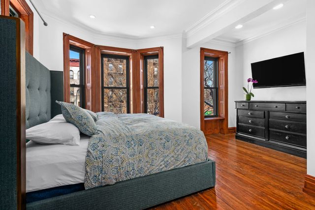 954 PARK Place, New York City, NY 11213