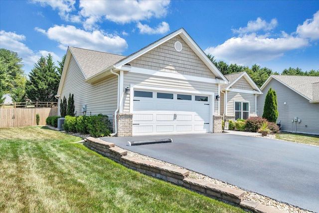 2735 Cottage Rose LN, Roanoke, VA 24012