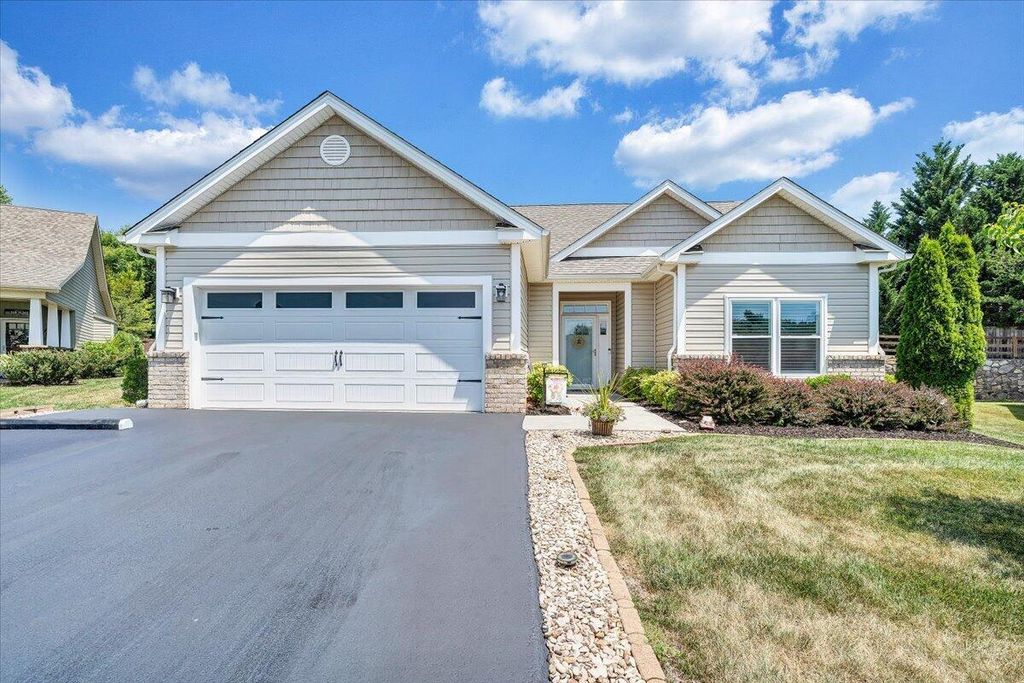 2735 Cottage Rose LN, Roanoke, VA 24012