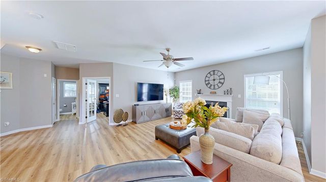 3547 Meadow Glen Court, Clemmons, NC 27012