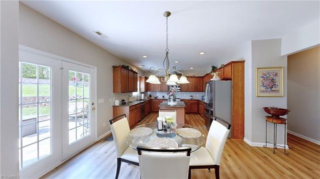 3547 Meadow Glen Court, Clemmons, NC 27012