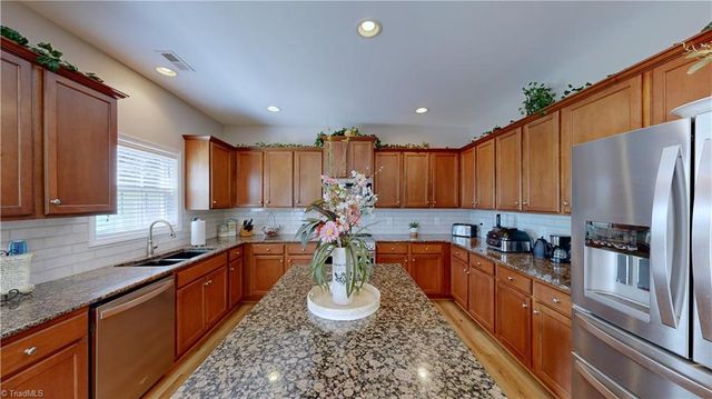 3547 Meadow Glen Court, Clemmons, NC 27012