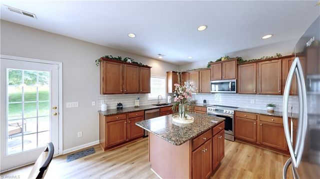 3547 Meadow Glen Court, Clemmons, NC 27012