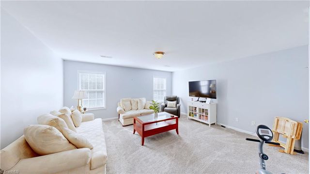 3547 Meadow Glen Court, Clemmons, NC 27012