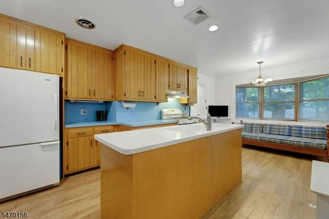 50 Pine St, Ramsey Boro, NJ 07446