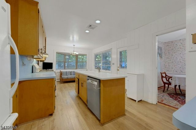 50 Pine St, Ramsey Boro, NJ 07446