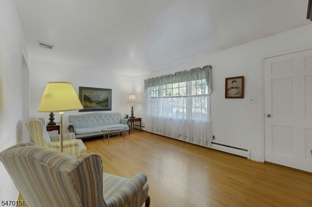 50 Pine St, Ramsey Boro, NJ 07446