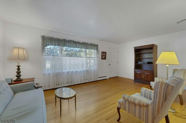 50 Pine St, Ramsey Boro, NJ 07446