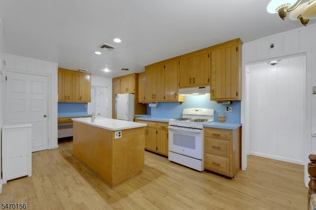 50 Pine St, Ramsey Boro, NJ 07446
