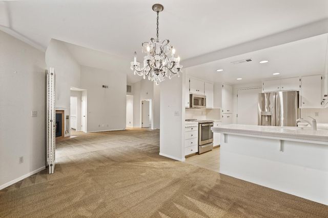 551 Oakbrook Dr, Modesto, CA 95354