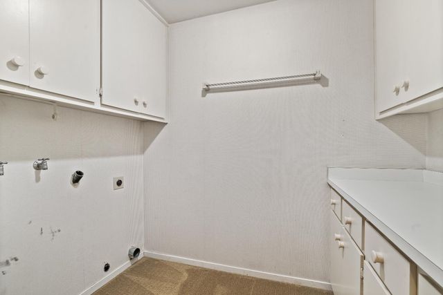 551 Oakbrook Dr, Modesto, CA 95354