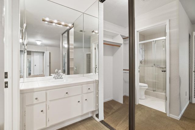 551 Oakbrook Dr, Modesto, CA 95354