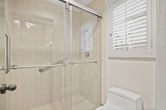 551 Oakbrook Dr, Modesto, CA 95354