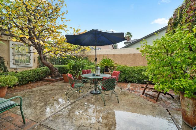 551 Oakbrook Dr, Modesto, CA 95354